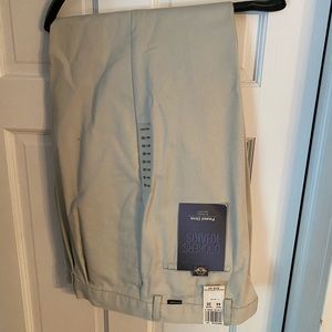 Dockers khakis pleated Chino relaxed fit